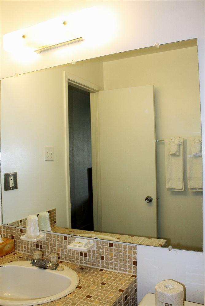 Lake City Motel Dartmouth Extérieur photo