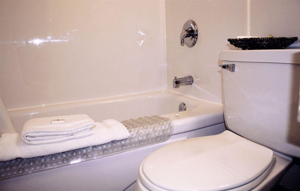 Lake City Motel Dartmouth Extérieur photo