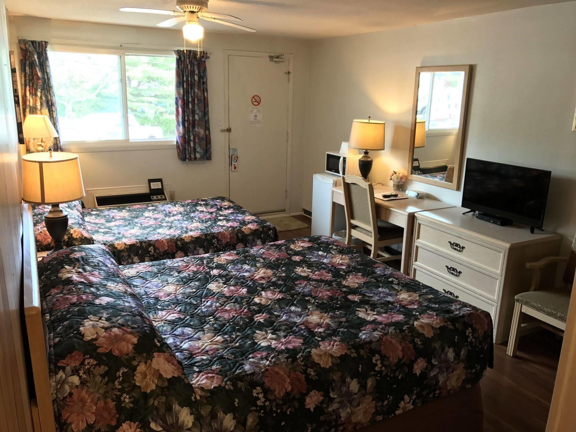 Lake City Motel Dartmouth Extérieur photo