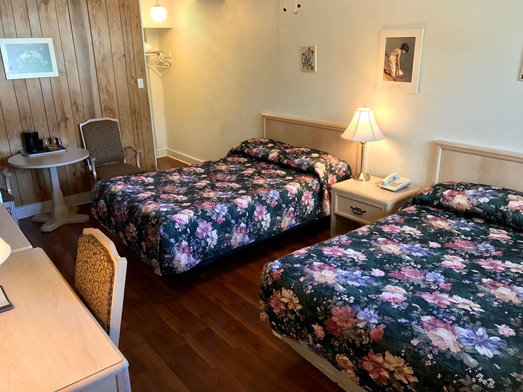 Lake City Motel Dartmouth Extérieur photo