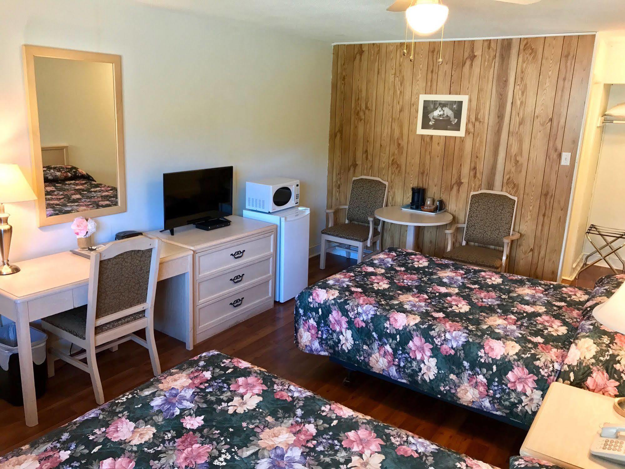 Lake City Motel Dartmouth Extérieur photo