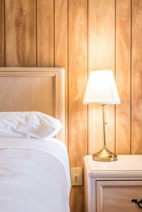 Lake City Motel Dartmouth Extérieur photo