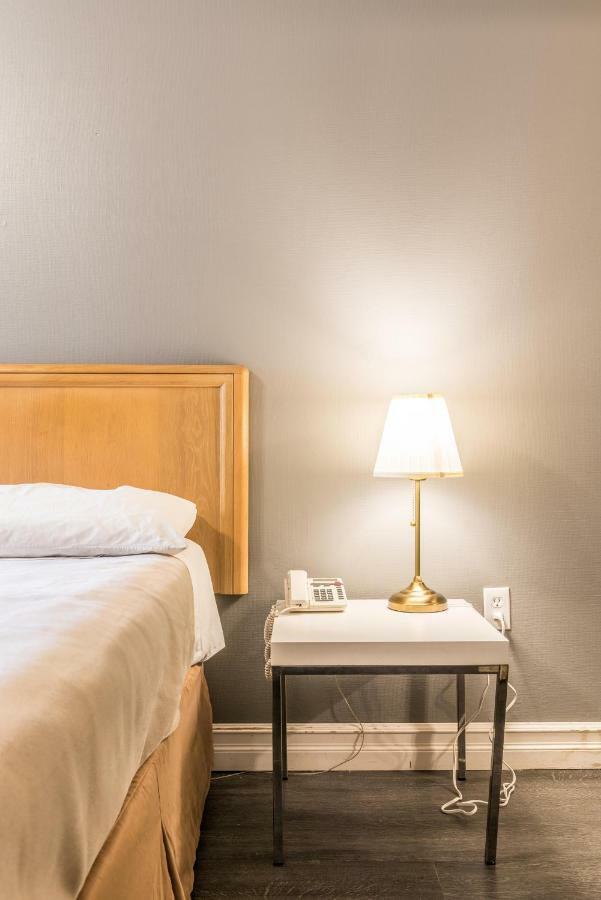 Lake City Motel Dartmouth Extérieur photo