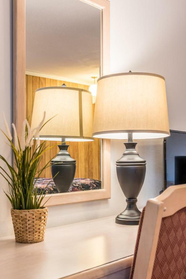 Lake City Motel Dartmouth Extérieur photo